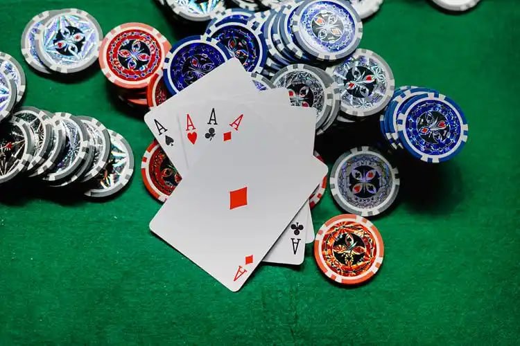 Layar hasil BandarQ menunjukkan kartu pemain, kartu bandar, dan hasil kemenangan atau kekalahan